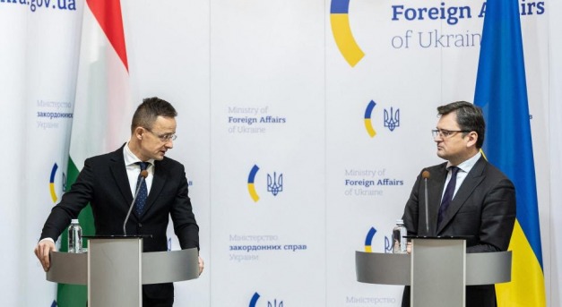 Az ukrán külügyminiszter magyar kollegájának: Tévedés a behízelgő politika